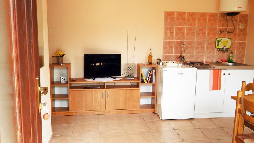 Apartmani Conar Veliki Drvenik Esterno foto